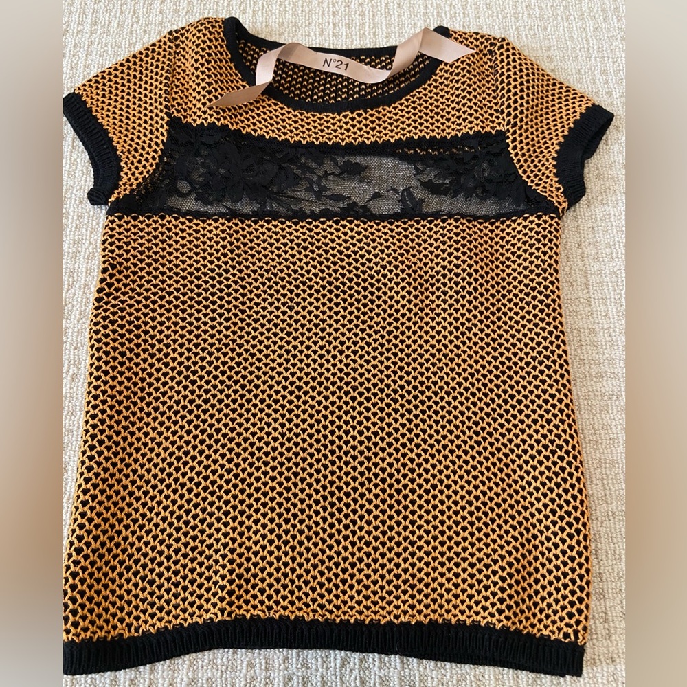 No 21 short sleeved sweater with lace panel, size small